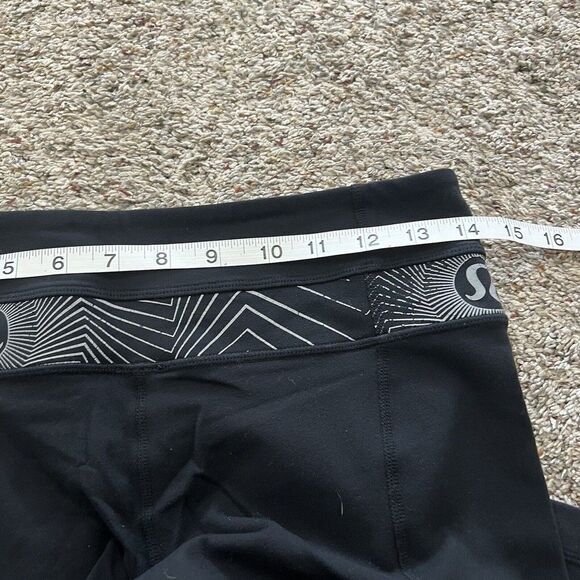Lululemon Groove Crop Pants Reversible Black Banded Design Size 6 Yoga - Picture 5 of 7